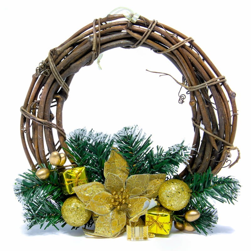 Wieniec świąteczny wiszący 25 cm rattan złoty