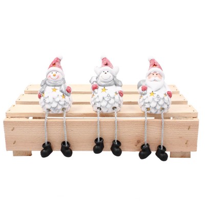 Figurki z wiszącymi nogami fot. 1