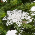 Biała poinsecja na klipsie - 11 cm