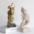 Złota Maska 'Cisza' - Sztuka Dekoracji o Wysokości 25 cm