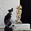 Kunszt i Cisza - Złota Figurka Maska o Wysokości 25 cm