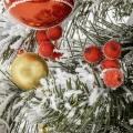 Ośnieżona Choinka Sztuczna do samodzielnego udekorowania 60 cm - biało-czerwona