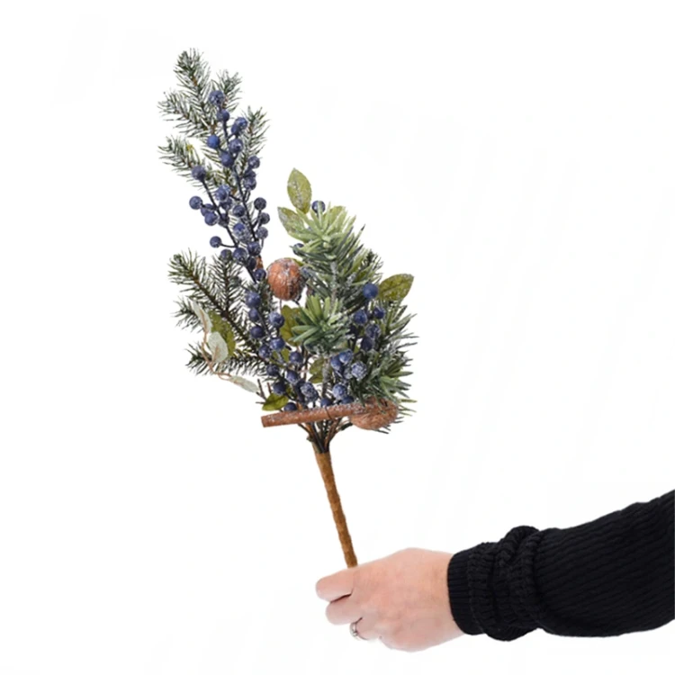 Świąteczna ośnieżona gałązka z jagodami - 50 cm