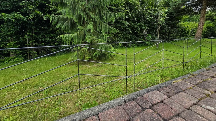 Metalowy płotek ogrodowy jodełka - wysokość 71 cm
