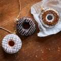 Szklana Zawieszka Choinkowa "Świąteczny Donut" fot.4