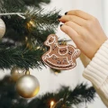 Piernikowy konik - Zawieszka choinkowa z brokatem 12 cm