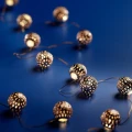 Lampki choinkowe na baterię - Kule 12 LED - Ciepły Biały zdjęcie 5