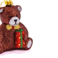 Miś z prezentem - Nietłukąca zawieszka choinkowa 9,8 cm