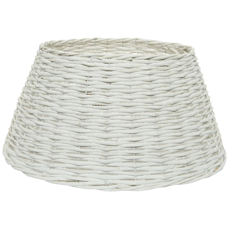 Biała osłonka wiklinowa pod choinkę