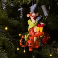 Zawieszka choinkowa Tygrysek z prezentem z bajki Kubuś Puchatek od DISNEY