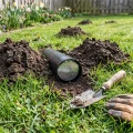 Tunelowa pułapka na krety z tworzywa do ogrodu 20 cm