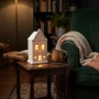 Biały lampion LED kamienica ceramiczna 6,5x5,5x12 cm ART-POL A168749