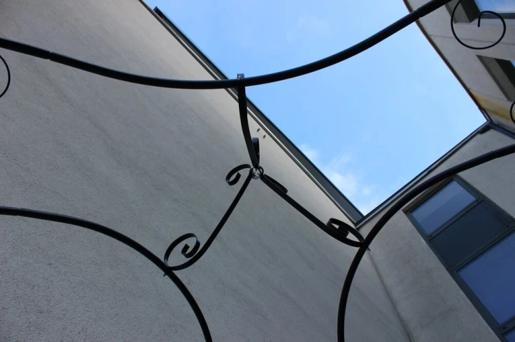 Pergola ogrodowa trójramienna